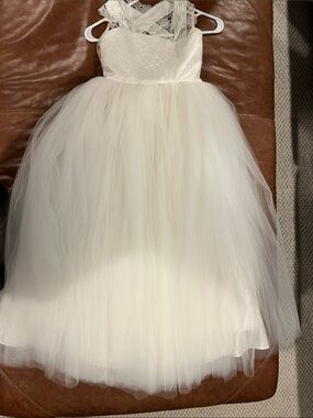 Flower girl Ivory Tulle Cross-Back Flower Girl Dress